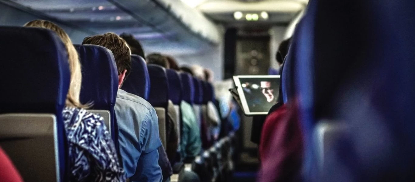 Γερμανία: 75χρονη αρνήθηκε να φορέσει μάσκα στο αεροπλάνο και... δάγκωσε αστυνομικό!